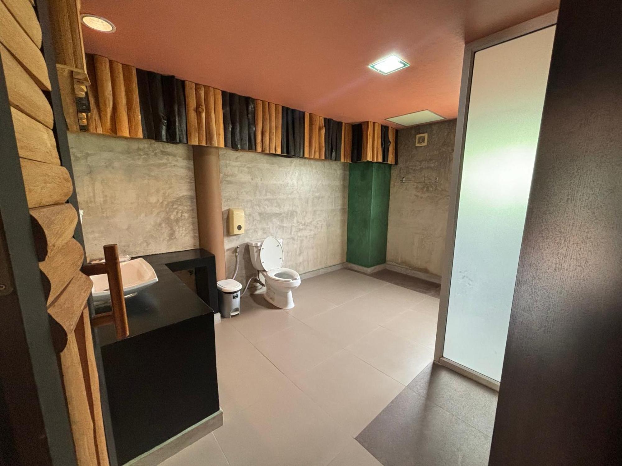Revolution Kanchanaburi Adventure Hq Ban Chuk Kum Exterior photo