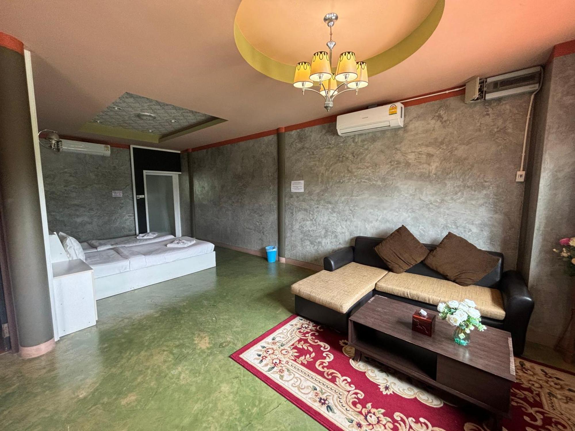Revolution Kanchanaburi Adventure Hq Ban Chuk Kum Exterior photo